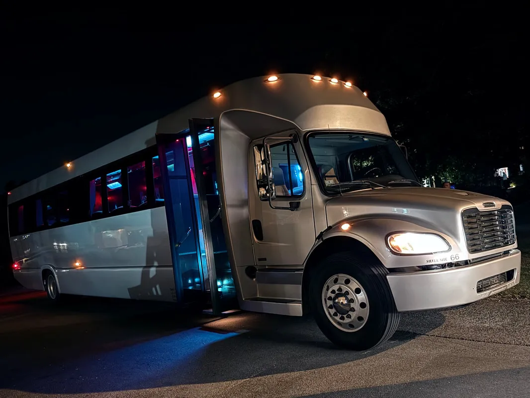 Freightliner Party Bus (silver): full view Freightliner Party Bus (silver): full view