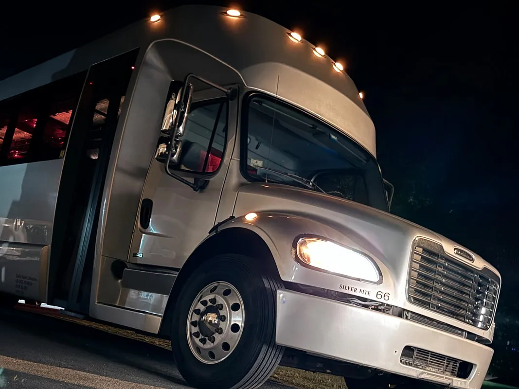 Freightliner Party Bus (silver): full view, pic 4 Freightliner Party Bus (silver): full view, pic 4