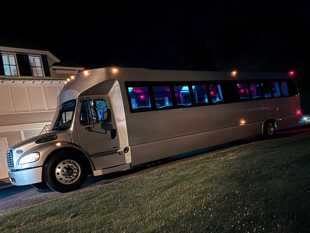Freightliner Party Bus (silver): full view, with tinted windows, pic 6 Freightliner Party Bus (silver): full view, with tinted windows, pic 6